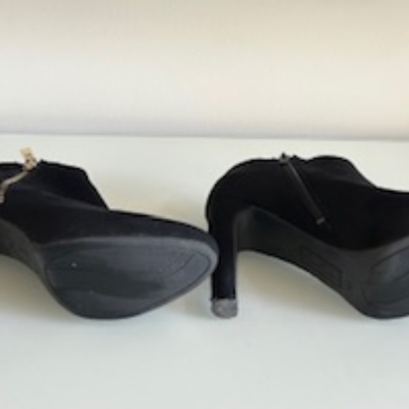 Marc Fisher Black Suede Heel Booties - Size 7.5 - Picture 4 of 4